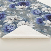 Elegante blauwe en witte rozen en lelies sherpa deken (3/4)