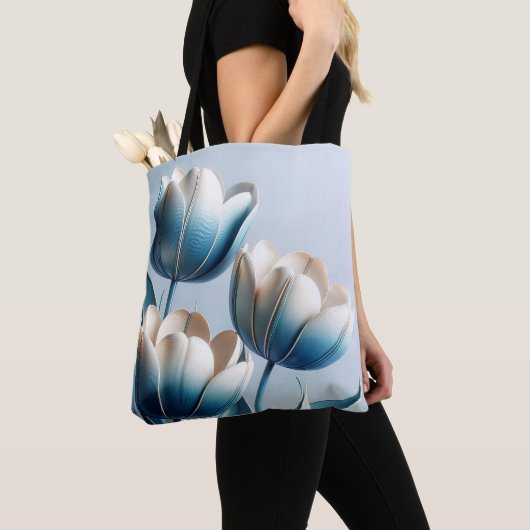 Elegante Blauwe en Witte Tulpen Tote Bag (Dichtbij)