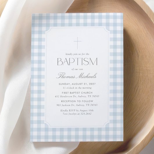 Elegante Blauwe Gingham Kruis Jongens Doop Kaart