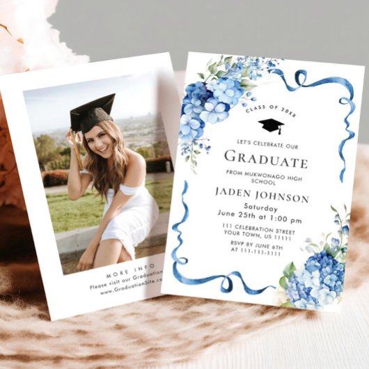 Elegante blauwe hortensia boog foto afstuderen par kaart