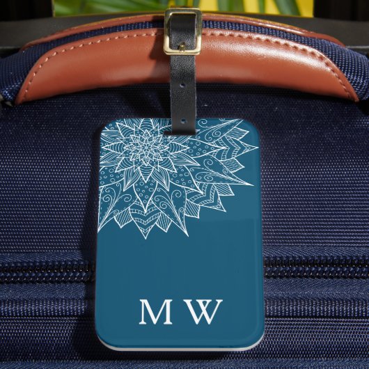 Elegante Blauwe Mandala Monogram Bagagelabel (Voorkant Insitu 2)