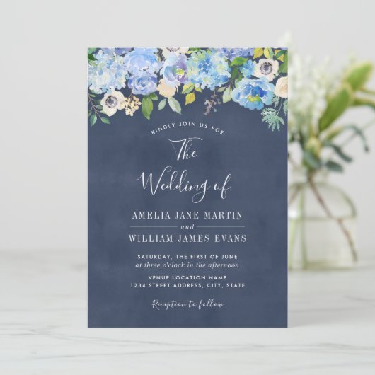 Elegante Blauwe Marine Bloemen Huwelijksuitnodigin Kaart (Staand voorkant)