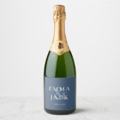 Elegante Blauwe Minimalistische ampersand Huwelijk Sparkling Wijnetiket (Voorkant)