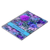Elegante blauwe paarse bloemmotief monogram notitieboek (Linkerzijde)