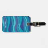 Elegante Blauwe Paarse Wavy Stripes gepersonalisee Bagagelabel (Voorkant horizontaal)