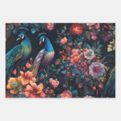 Elegante blauwe pauw in kleurrijke bloementuin inpakpapier vel (Voorkant 2)