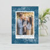 Elegante blauwe poinsettias en dennenappels Foto Feestdagenkaart (Staand voorkant)