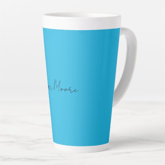 Elegante Blauwe Script Calligrafie Naam Latte Mok (Rechterhoek)
