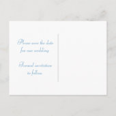 Elegante Blauwe Scroll op Wit Save The Date Aankondigingskaart (Achterkant)