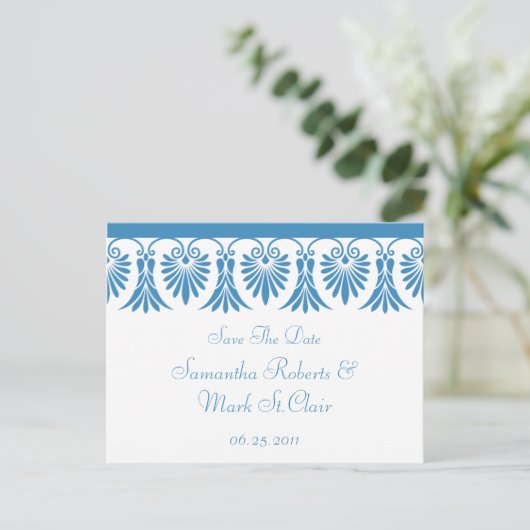 Elegante Blauwe Scroll op Wit Save The Date Aankondigingskaart (Staand voorkant)