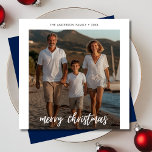Elegante Blauwe Strand Mariene Nautilus Kerst Foto Feestdagenkaart<br><div class="desc">Deze kaart brengt de schoonheid van de oceaan naar uw kerstgroeten! Het blauwe strandontwerp heeft een kalme, nautische uitstraling, met zeilboten en een vleugje tropisch plezier. Het bevat een eenvoudig en stijlvol schrift, perfect voor families die van de zee houden. Het is een budgetvriendelijke manier om kerstvreugde te delen, terwijl...</div>
