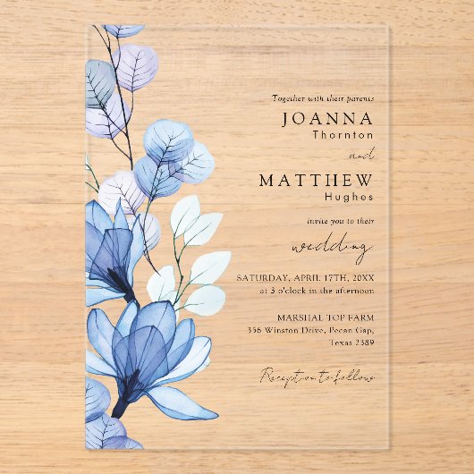 Elegante blauwe transparante bloemenbruiloft acryl uitnodigingen (Voorkant)