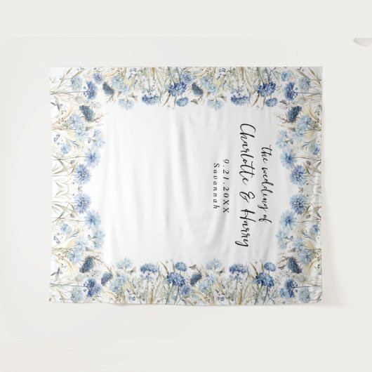 Elegante blauwe wilde bloemen bruiloft foto achter wandkleed