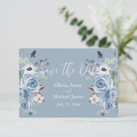 Elegante Blauwe & Witte Bloemrijke Script Save The Date (Staand voorkant)