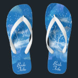 Elegante Blauwe Witte Trouw Bruid Stam Flip Flops<br><div class="desc">Deze elegante slippers met een klassiek blauw en wit verlooppatroon zijn een onvergetelijk cadeau voor de leden van het bruiloftsgezelschap: bruid,  bruidsmeisjes,  moeder van de bruid,  getuige...  Ze voegen een stijlvolle dosis glamour toe aan je trouwdag,  vrijgezellenfeest of andere viering.</div>