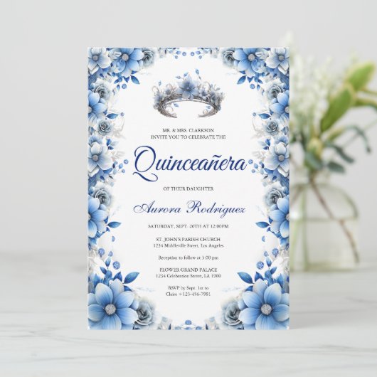 Elegante Blauwe & Zilveren Bloemen Tiara Quinceañe Kaart (Staand voorkant)