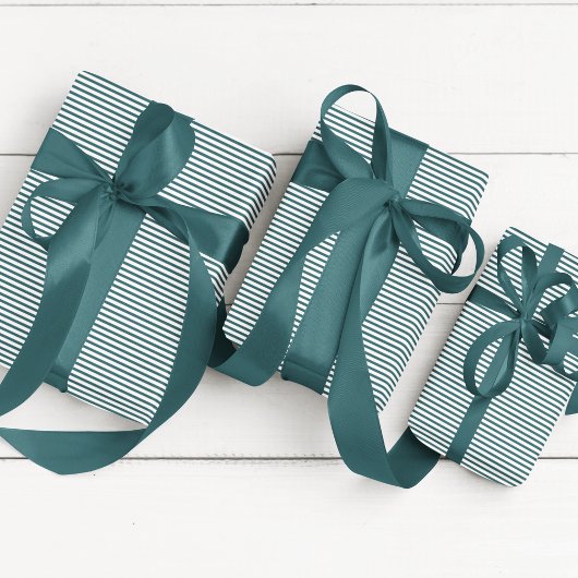 Elegante Blauwgroen blauw en wit dun gestreept Cadeaupapier