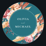 Elegante Blauwgroen Boho Chic Floral Wedding Ronde Sticker<br><div class="desc">Creëer uw eigen gepersonaliseerde trouwstickers met elegant bloemontwerp. Voeg je namen toe in minimalistische chique typografie en boho chique herfst bloemen van waterverf dahlia bloemen en herfstbotanische bladeren op een blauwgroen kleurachtergrond.</div>
