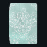 Elegante Blauwgroen en witte damast iPad Mini Cover<br><div class="desc">Witte damask filigree en bloempatroon op zacht gearceerde pastel blauwgroen achtergrond.</div>