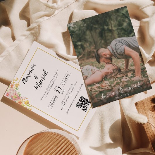 Elegante Bloem Gouden Rand QR code Bruiloft Kaart
