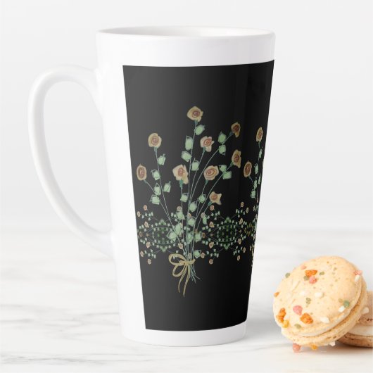 Elegante bloem met zwart latte mok (In situ)