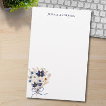 Elegante bloemboeket in marineblauw met monogram