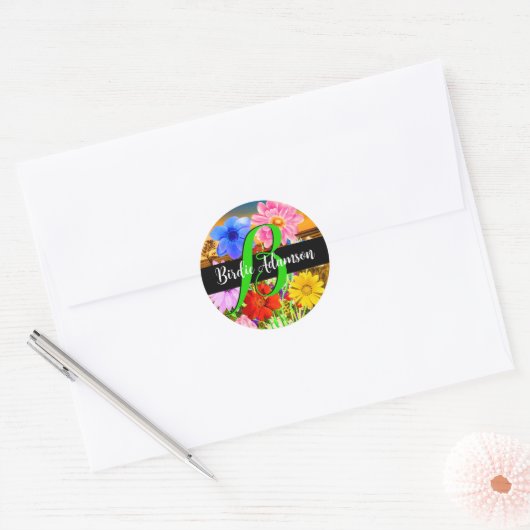 Elegante Bloemen: Chic Stijlvol Monogram Script Na Ronde Sticker (Envelop)