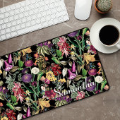 Elegante bloemen en bladeren zwart bloemenpatroon bureaumat