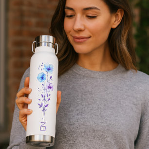 Elegante bloemen geïsoleerd waterfles