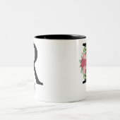 Elegante Bloemen Gepersonaliseerde Monogram Koffie Tweekleurige Koffiemok (Center)