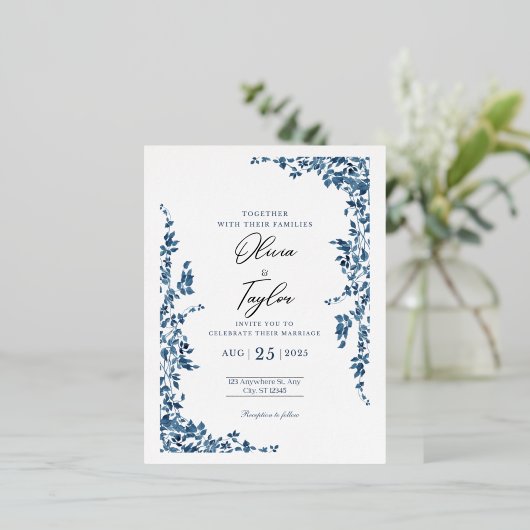 Elegante Bloemen Huwelijksuitnodiging met Goud Folie Uitnodiging Briefkaart (Staand Voorkant)