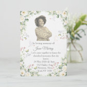 Elegante bloemen in liefdevolle herinnering kaart (Staand voorkant)