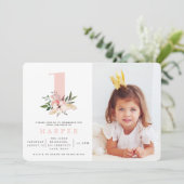 Elegante bloemen roze verjaardagsfeestje uitnodigi kaart (Staand voorkant)