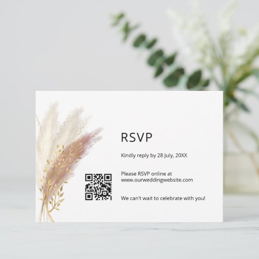 Elegante Bloemen RSVP met QR Code Stoffige Roze Pa (Staand voorkant)