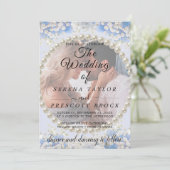 Elegante Bloemen Vellum Overlay Trouw Uitnodiging (Staand voorkant)