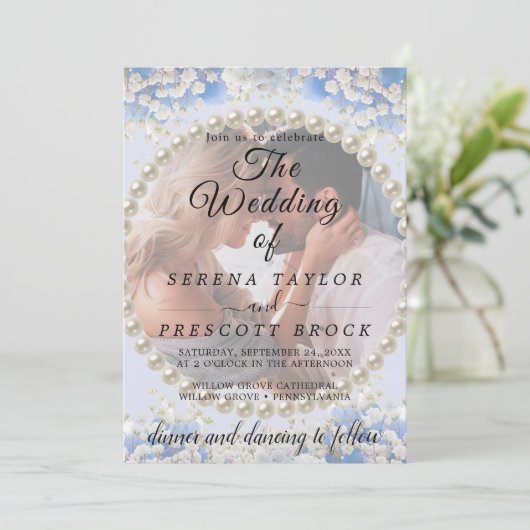 Elegante Bloemen Vellum Overlay Trouw Uitnodiging (Staand voorkant)