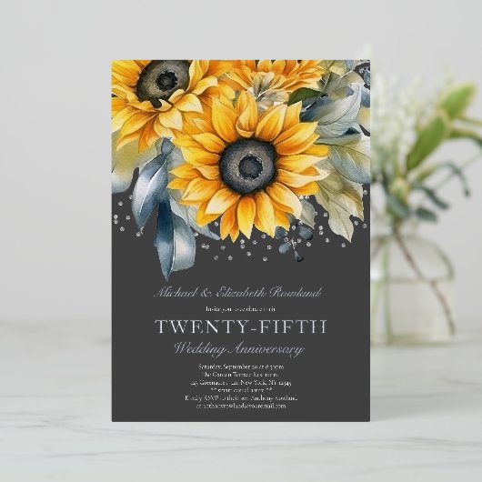 Elegante Bloemen Zilver 25e bruiloft Jubileum Folie Uitnodiging (Staand Voorkant)