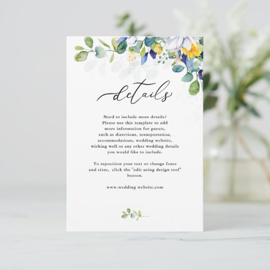 Elegante bloemengele blauwe witte bruiloft informatiekaartje (Staand voorkant)