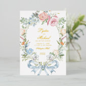 Elegante bloemenkrans | Monogram bruiloft Folie Uitnodiging (Staand Voorkant)