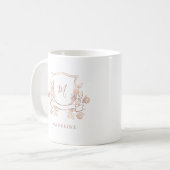 Elegante bloemenkroon | Nep roosgouden monogram Koffiemok (Voorkant links)