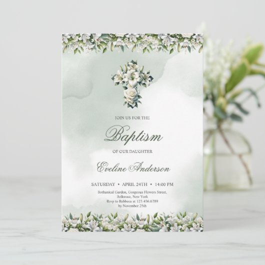 Elegante bloemenkruis witte lelies & rozen Doop Kaart (Staand voorkant)