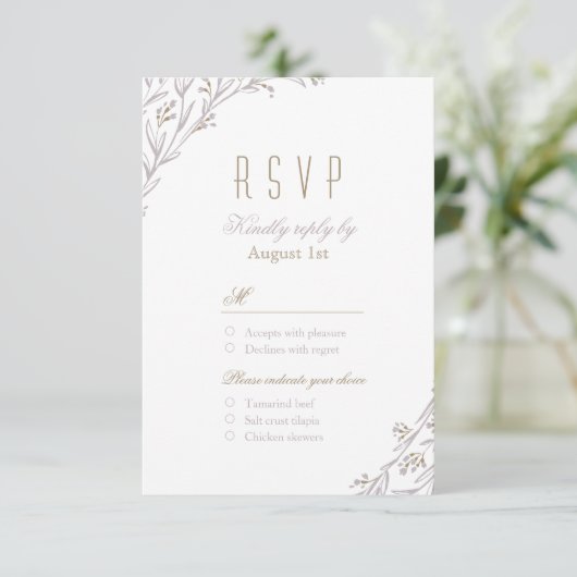 Elegante bloemenrijke lila rustieke bruiloft RSVP (Staand voorkant)