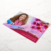 Elegante bloemenscript | Moderne foto afstudeerkaa Folie Uitnodiging (Gedraaid)