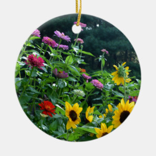 Elegante bloementuin zonnebloemen zinnias madelief keramisch ornament