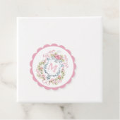 Elegante bloemige bruidsdouche monogram bedankjes labels (In situ)