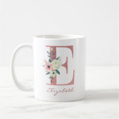 Elegante bloemige letter E roze en ivoren boeket Koffiemok (Links)