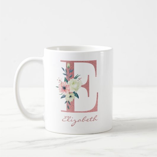 Elegante bloemige letter E roze en ivoren boeket Koffiemok (Links)