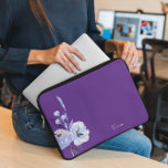 Elegante bloemige Paarse Abstract Laptop Sleeve<br><div class="desc">Elegante Floral Paarse Abstracte laptophoes. Bescherm uw laptop met deze Paarse en beige abstracte laptophoes. Personaliseer het eenvoudig met uw eigen naam ( of een andere naam) door op de knop "PERSONALISEER DEZE SJABLOON" te klikken. Deze laptophoes is voor degenen die de laptop willen beschermen met een zacht pastelkleurpalet en...</div>