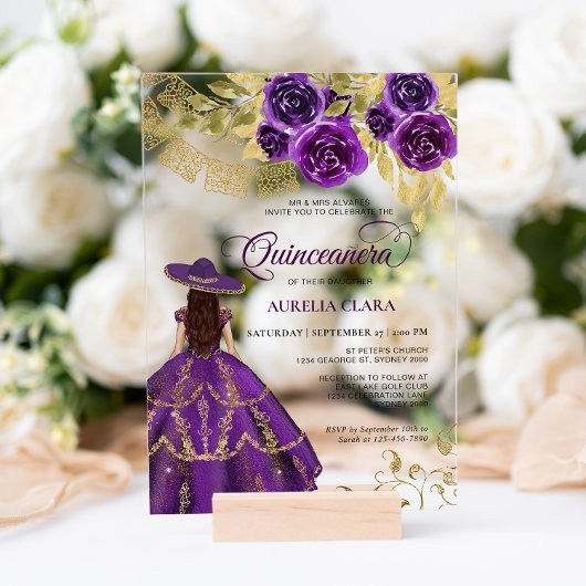 Elegante bloemige Paarse Violet Charra Quinceañera Acryl Uitnodigingen