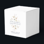 Elegante Bloemige Waterverf Liefde Is Zoet Trouwda Bedankdoosjes<br><div class="desc">Verwen uw huwelijksgasten met deze elegante bloemige favor box met de romantische boodschap Love is Sweet Enjoy the Treat. Perfect voor uw kleine zoete traktatie, deze gepersonaliseerde doos bevat de namen van het paar en de huwelijksdatum, mooi geaccentueerd met delicate watercolor botanische illustraties en navyblauwe typografie. Ideaal voor rustieke, tuin-...</div>